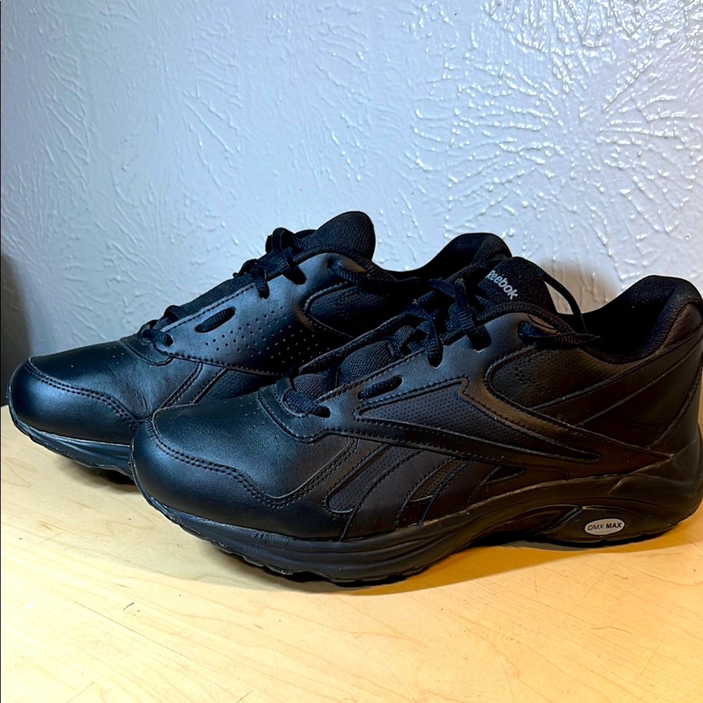 Women’s Reebok walking Ultra v DMX MAX V70624 black casual sneakers size 11